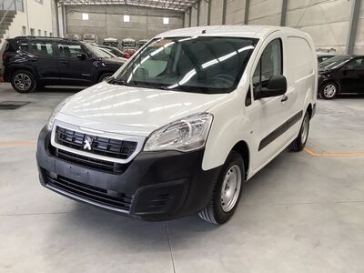 2017 Peugeot Partner Maxi 5P    Maxi L4/1.6.   HDI     90hp.    Man A/A