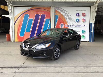 2017 Nissan Altima 4p Advance L4/2.5 CVT