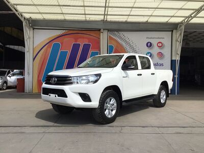 2017 Toyota Hilux 4p Doble Cabina SR L4/2.7 Man