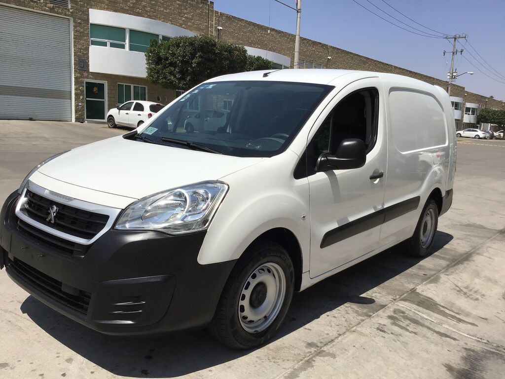 Imagen principal de 2017 Peugeot Partner Maxi 5p L4/1.6/T Diesel Man A/A