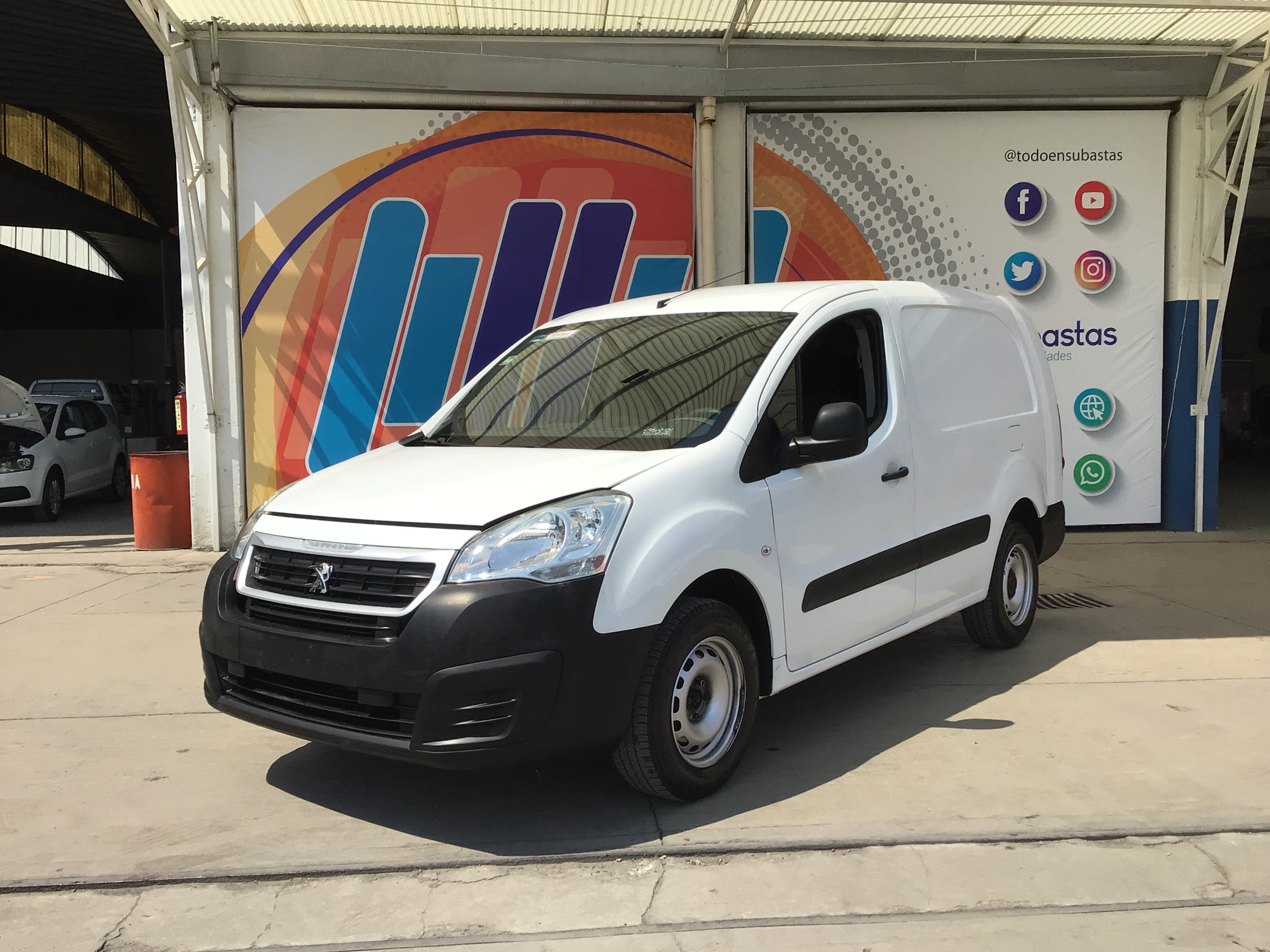 Imagen principal de 2017 Peugeot Partner Maxi 5p L4/1.6/T Diesel Man A/A