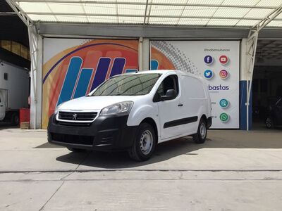2017 Peugeot Partner 5p L4/1.6/T Diesel Man A/A 