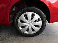 2017 Toyota Yaris 4p Sedán Core L4/1.5 CVT 2017 Toyota Yaris Venta Llantas 4