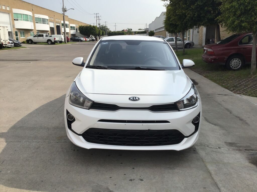 2021 Kia Rio 4p Sedán L L4/1.6 Man  2021 Kia Rio Venta Exteriores 2