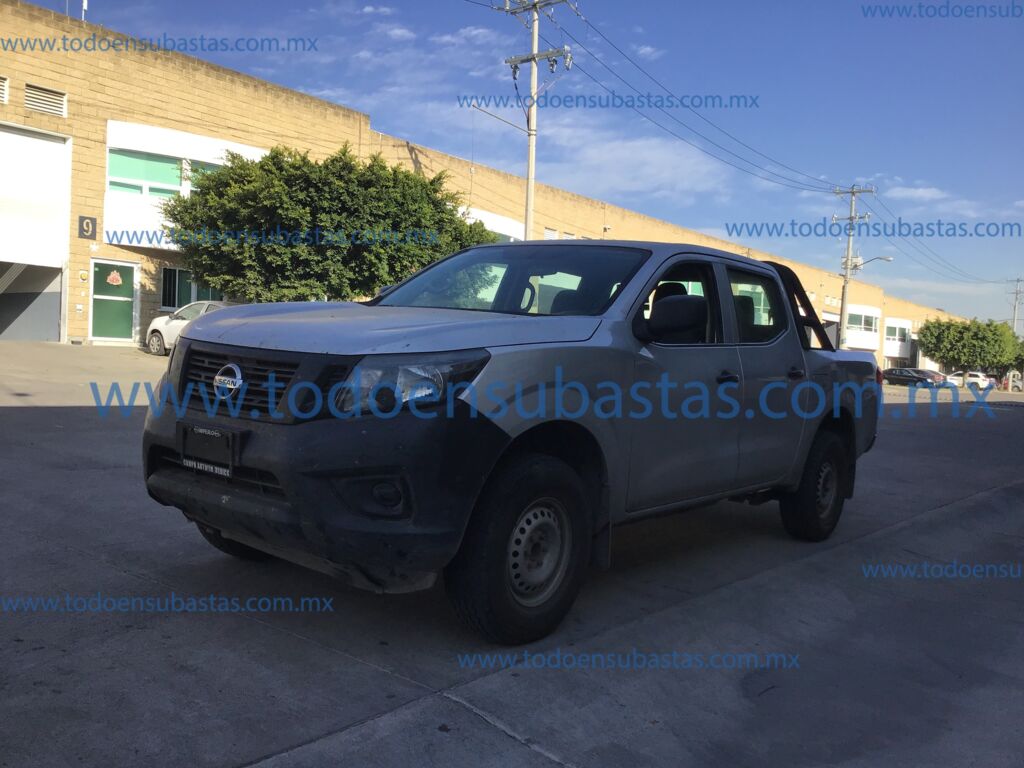2018 Nissan NP300 Doble Cabina 4p S L4/2.5 Man A/A Paq. Seg.   image