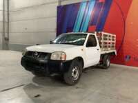 Nissan NP300 Estacas 2014 2p L4/2.4 Man Edición Especial  2014 Nissan NP300 Estacas Venta Exteriores 1