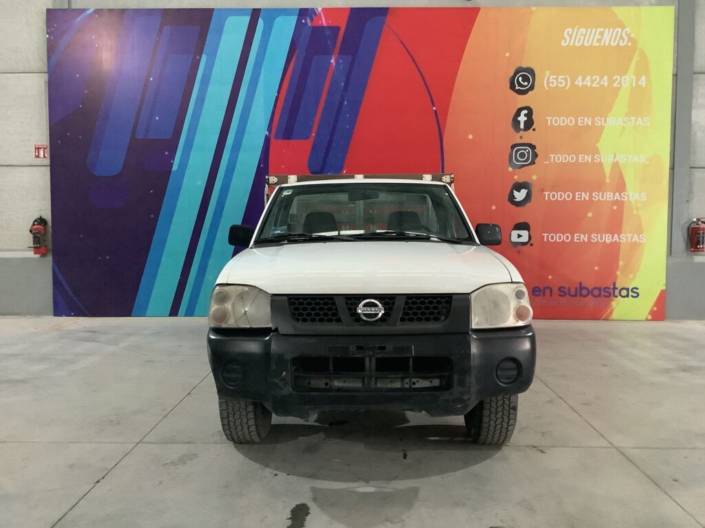 Nissan NP300 Estacas 2014 2p L4/2.4 Man Edición Especial  2014 Nissan NP300 Estacas Venta Exteriores 2