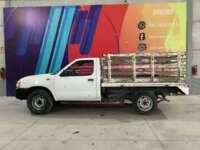 Nissan NP300 Estacas 2014 2p L4/2.4 Man Edición Especial  2014 Nissan NP300 Estacas Venta Exteriores 4