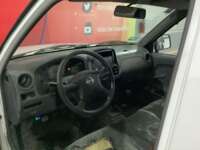 Nissan NP300 Estacas 2014 2p L4/2.4 Man Edición Especial  2014 Nissan NP300 Estacas Venta Interiores 3