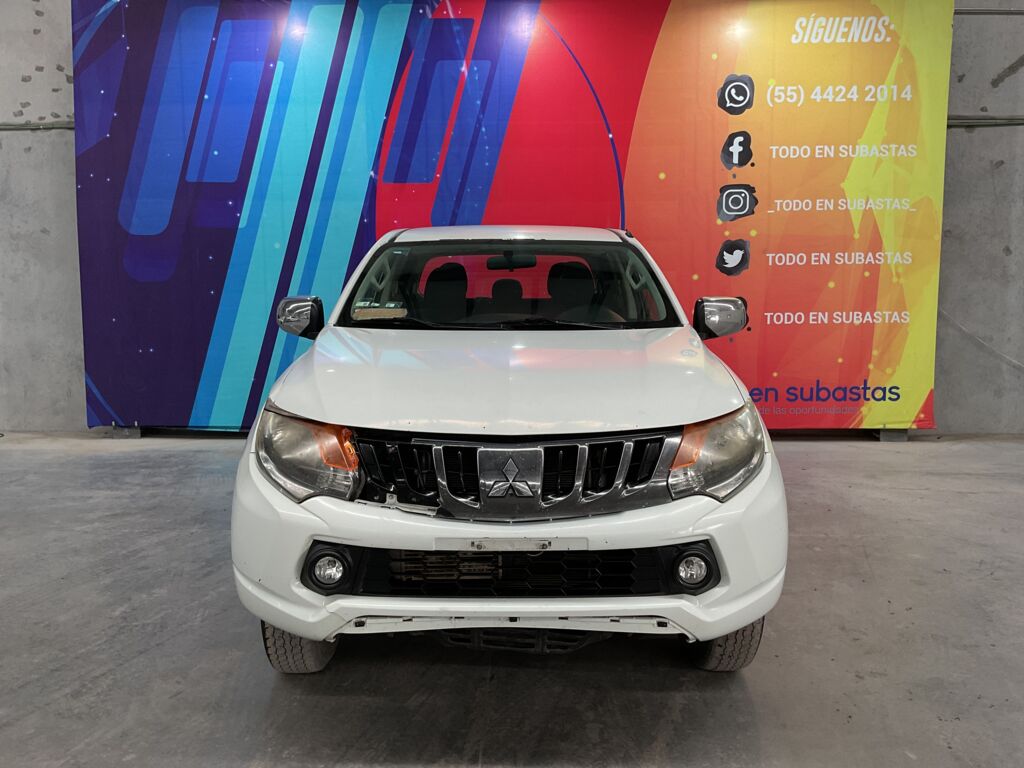 Mitsubishi L200 2018 4p Doble L4/2.5/T Diesel Man 4x4 2018 Mitsubishi L200 Venta Exteriores 2