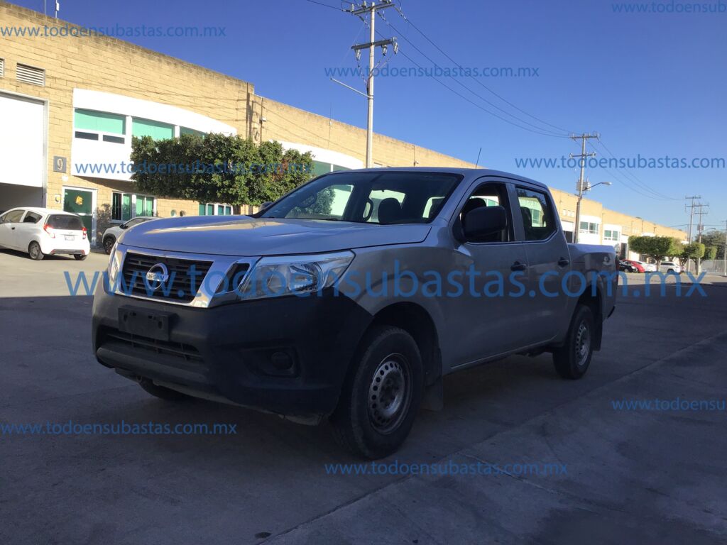 Nissan NP300 Doble Cabina 2018 4p SE L4/2.5 Man A/A Paq. Seg. image