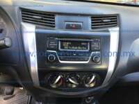 Nissan NP300 Doble Cabina 2018 4p SE L4/2.5 Man A/A Paq. Seg. 2018 Nissan NP300 Doble Cabina Ingreso Interiores 2