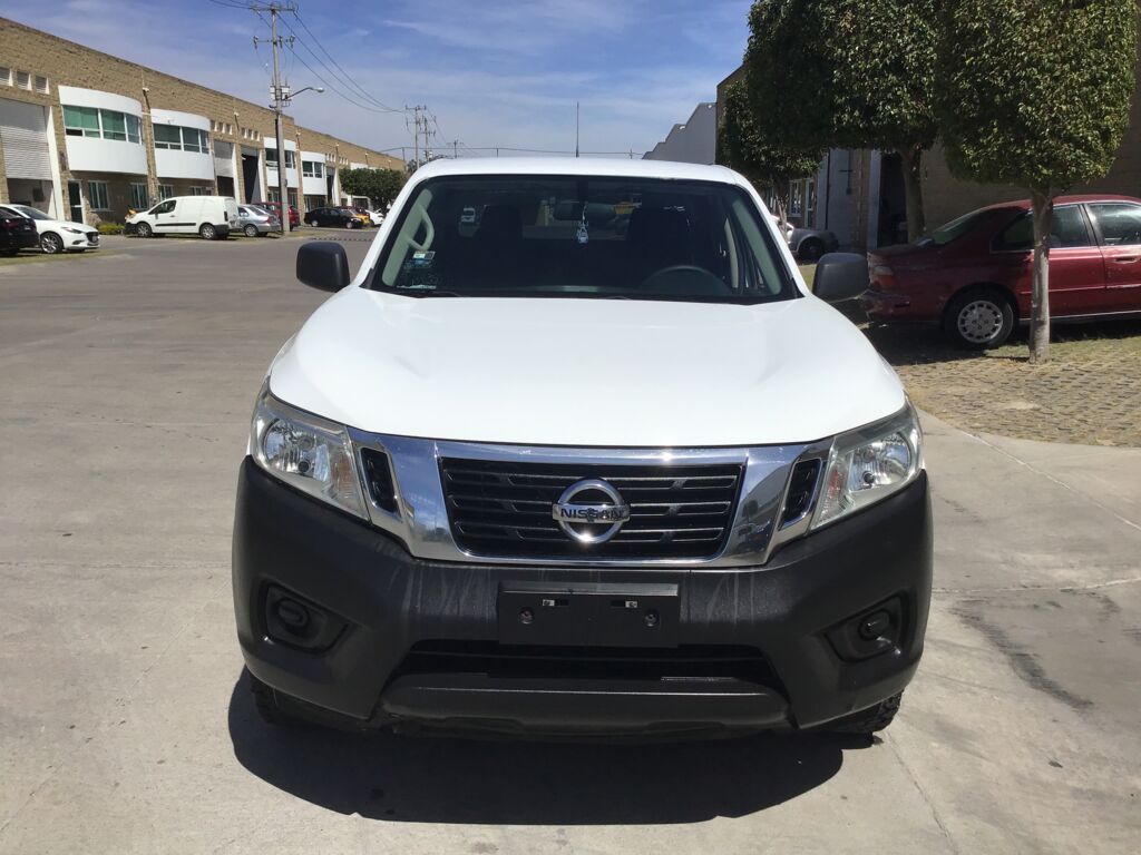 Nissan NP300 Doble Cabina 2017 4p SE L4/2.5 Man A/A Paq. Seg. 2017 Nissan NP300 Doble Cabina Venta Exteriores 2