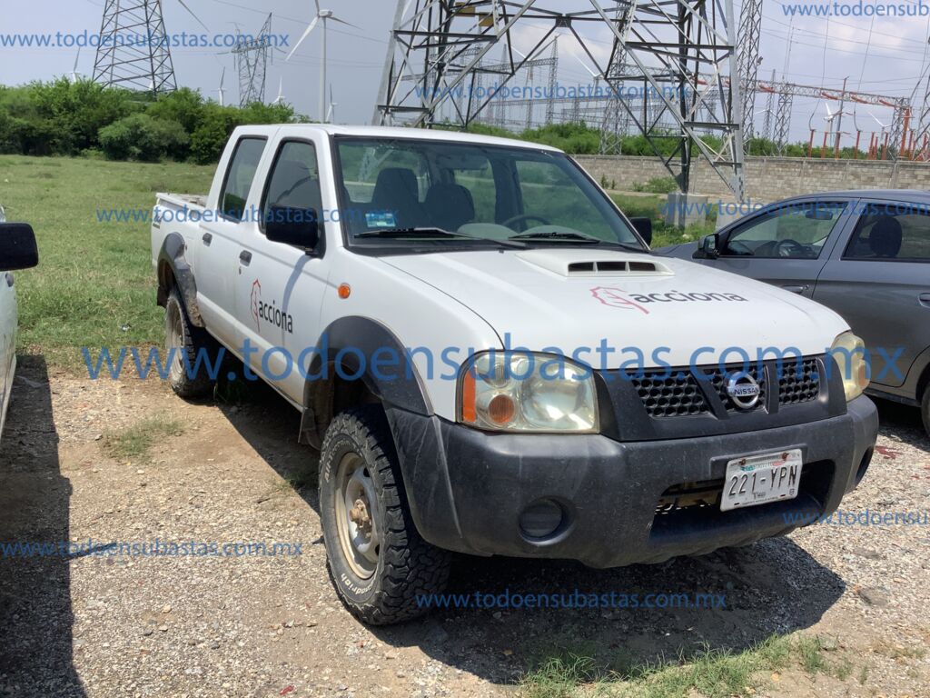 Nissan NP300 2013  20230620_172157212_iOS