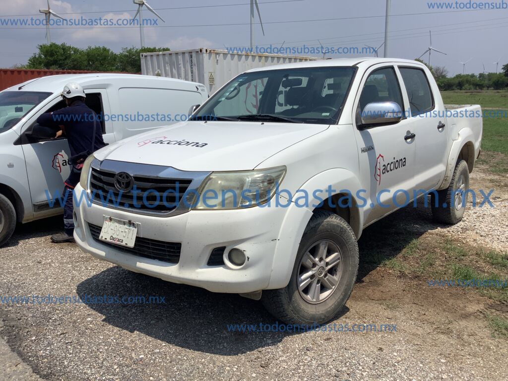 Toyota Hilux 2014  20230620_191007878_iOS