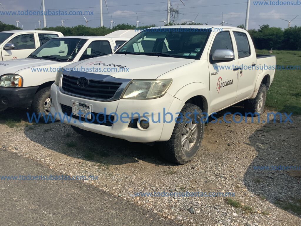 Toyota Hilux 2014  20230620_213814132_iOS
