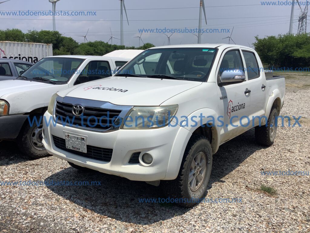 Toyota Hilux 2014  20230620_185058074_iOS