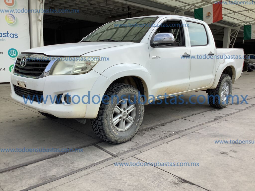 Toyota Hilux 2014  IMG_9584