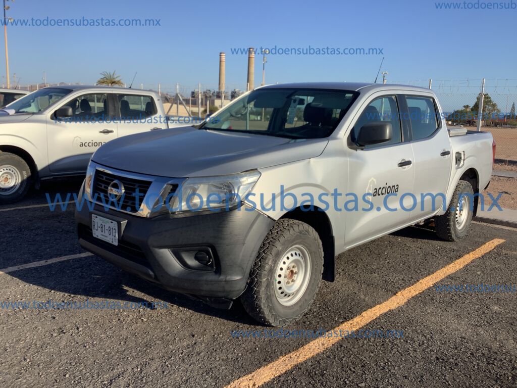 Nissan NP300 Doble Cabina 2016 4p SE L4/2.5 Man A/A Paq. Seg.     BE3BB991-A7B2-4FD8-AA81-CEF31FC99889