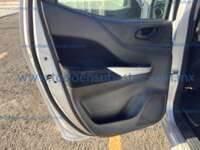 Nissan NP300 Doble Cabina 2016 4p SE L4/2.5 Man A/A Paq. Seg.     74AD99B7-D0B7-4D1E-BAD1-DE8F5FF0B12C