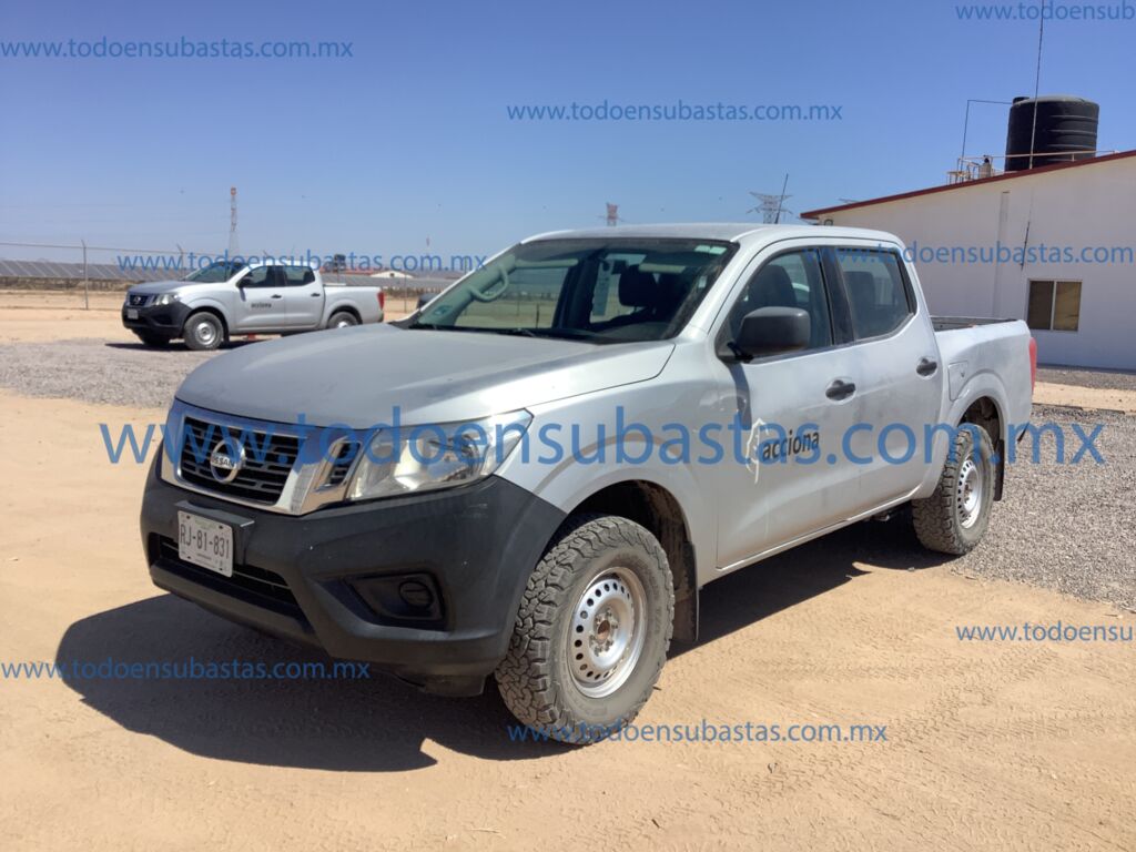 Nissan NP300 Doble Cabina 2016 4p SE L4/2.5 Man A/A Paq. Seg.     E3A7344D-DF96-436D-BF06-08132D545B67