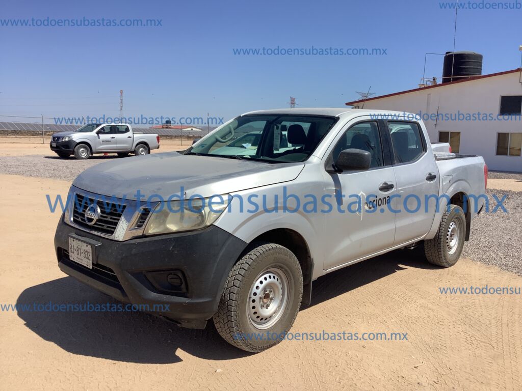 Nissan NP300 Doble Cabina 2016 4p SE L4/2.5 Man A/A Paq. Seg.     06E38C79-60D1-40AC-AC7A-03CACCCF42F0