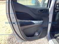 Nissan NP300 Doble Cabina 2016 4p SE L4/2.5 Man A/A Paq. Seg.     9DB1239A-26DF-4847-8F64-24DA8DF28E00