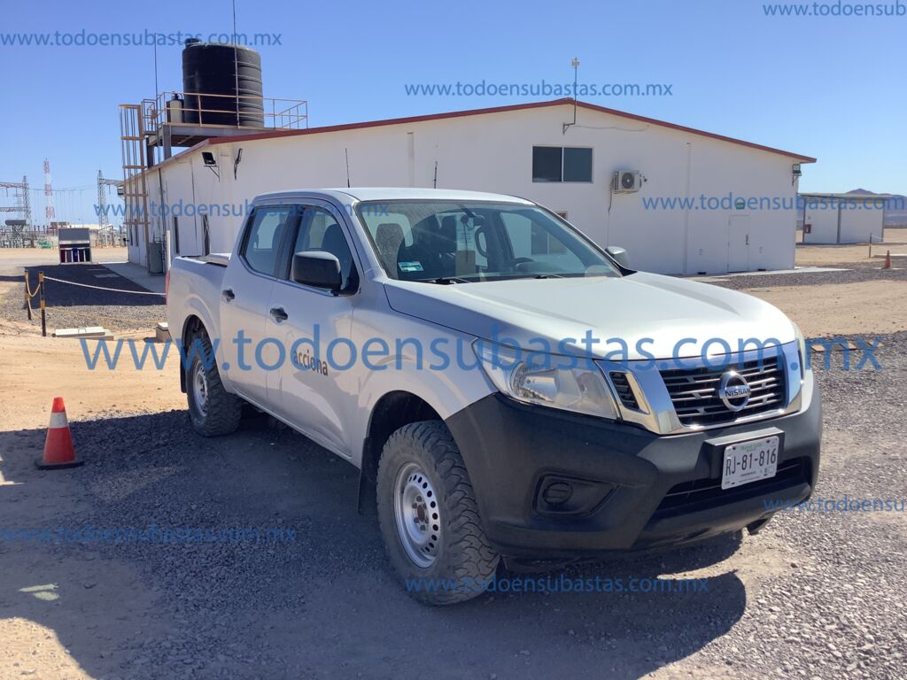 Nissan NP300 Doble Cabina 2016 4p SE L4/2.5 Man A/A Paq. Seg.     BD7B7F5C-B24B-40FA-81CE-259A59C13910