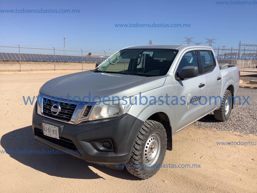 Nissan NP300 Doble Cabina 2016 4p SE L4/2.5 Man A/A Paq. Seg.     32C0AF56-7377-4CB9-A6A4-018EB0F7EE3B