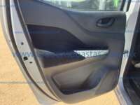 Nissan NP300 Doble Cabina 2016 4p SE L4/2.5 Man A/A Paq. Seg.     6F528E35-E6C0-43B1-957A-CDBA25143292