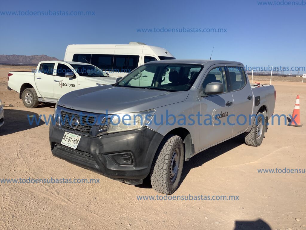 Nissan NP300 Doble Cabina 2016 4p SE L4/2.5 Man A/A Paq. Seg.     9264A20A-A08C-462C-85B6-29D21F5E9330