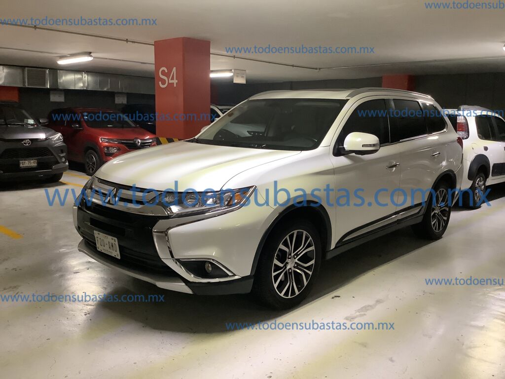 Mitsubishi Outlander 2017 5p Limited L4/2.4 Aut   20230731_200403604_iOS