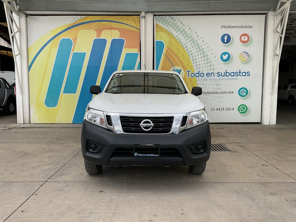 Nissan NP300 Doble Cabina 2018 4p SE L4/2.5 Man A/A Paq. Seg. 2018 Nissan NP300 Doble Cabina Venta Exteriores 2