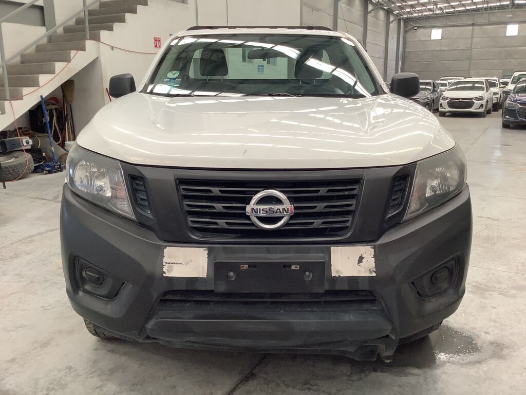 Nissan NP300 Estacas 2018 2p L4/2.5 Man D/H Paq. Seg. 2018 Nissan NP300 Estacas Venta Exteriores 2