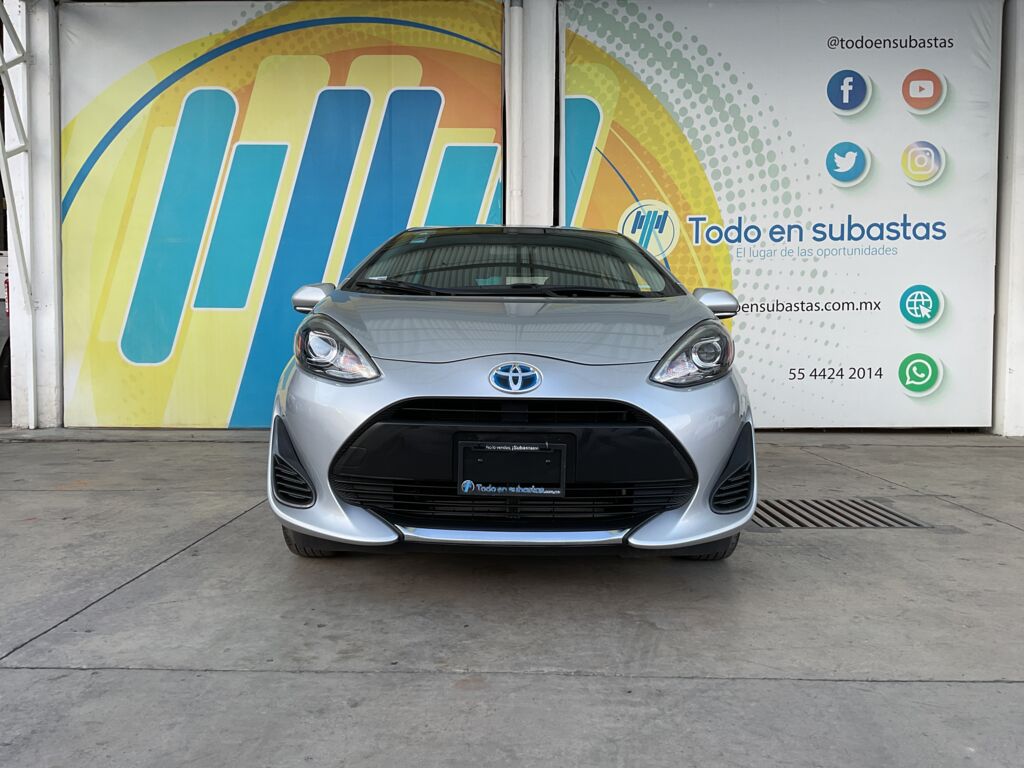 Toyota Prius 2020 5p C Híbrido L4/1.5 Aut  2020 Toyota Prius Venta Exteriores 2