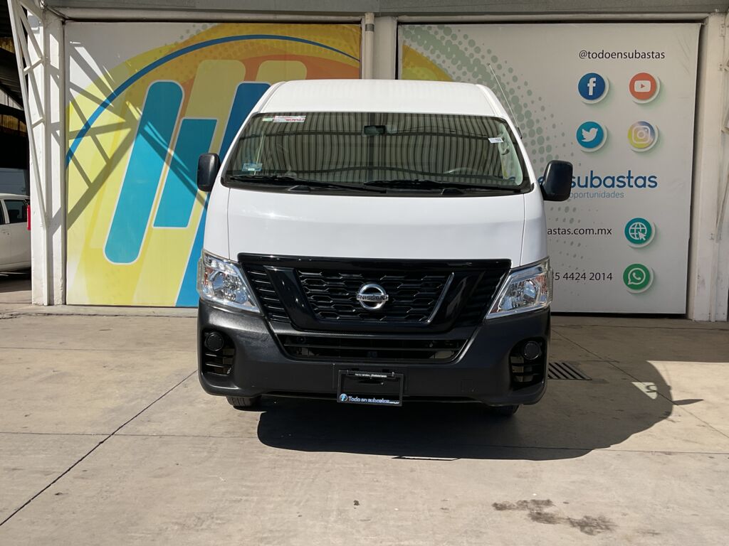 Nissan Urvan Pasajeros 2019 4p L4/2.5 Man 12/Pas Paq. Seg. 2019 Nissan Urvan Pasajeros Venta Exteriores 2