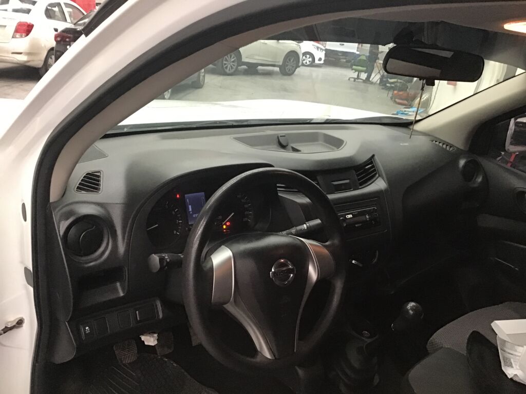 Nissan NP300 Estacas 2020 2p L4/2.5 Man 2020 Nissan NP300 Estacas Venta Exteriores 12