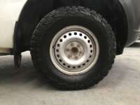 Nissan NP300 Estacas 2020 2p L4/2.5 Man 2020 Nissan NP300 Estacas Venta Llantas 1