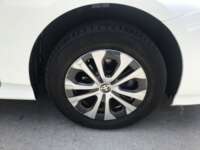 Toyota Prius 2021 5p Base Híbrido L4/1.8 ECT-i 2021 Toyota Prius Venta Llantas 1