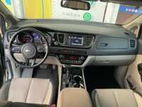 Kia Sedona 2019 5 pts EX 3.3L MPI, TA 6 Vel, A/C, VE, BA, BL, Tela, GPS, 8 pas. camara de reversa, f halogeno, RA 18 2019 Kia Sedona Venta Interiores 4