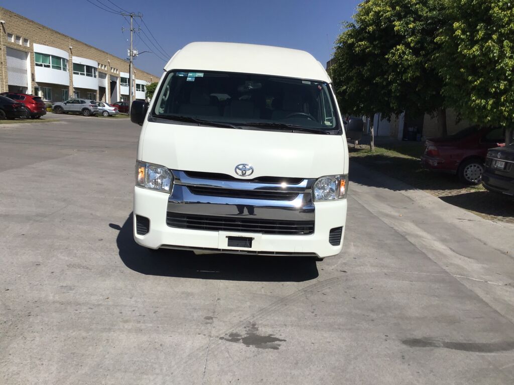 Toyota Hiace 2019 5p L4/2.7 Man 15/Pas 2019 Toyota Hiace Venta Exteriores 2