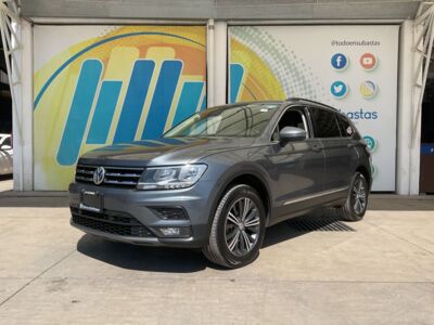 Volkswagen Tiguan 2019 5p Comfortline L4/1.4/T DSG Piel