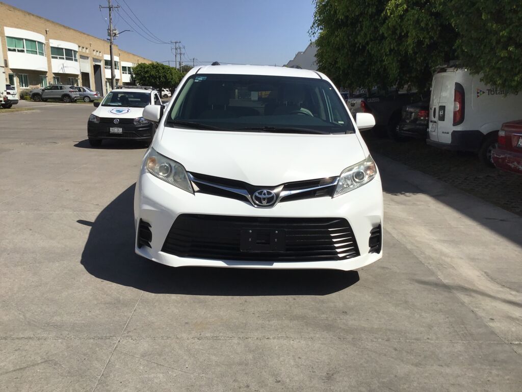 Toyota Sienna 2020 5p LE V6/3.5 Aut 2020 Toyota Sienna Venta Exteriores 2