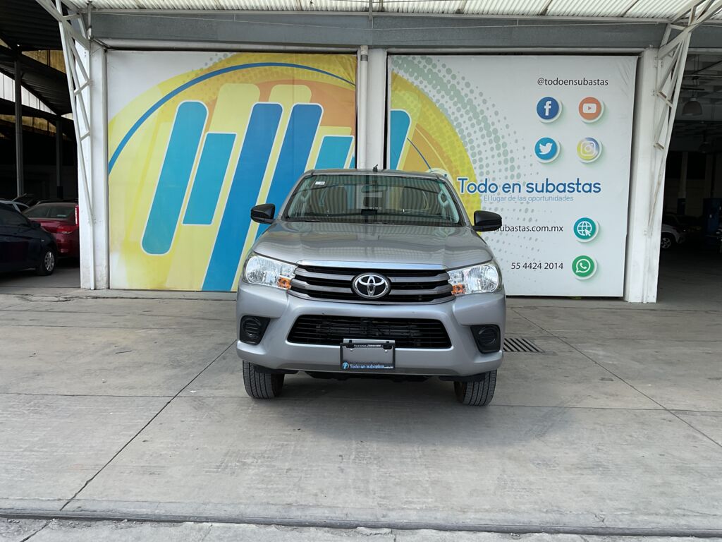 Toyota Hilux 2019 4p Doble Cabina Base L4/2.7 Man  2019 Toyota Hilux Venta Exteriores 2
