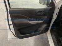 Nissan NP300 Doble Cabina 2020  IMG_9898