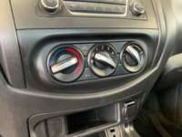 Nissan NP300 Frontier 2021 4p SE L4/2.5 Man 2021 Nissan NP300 Frontier Venta Interiores 8