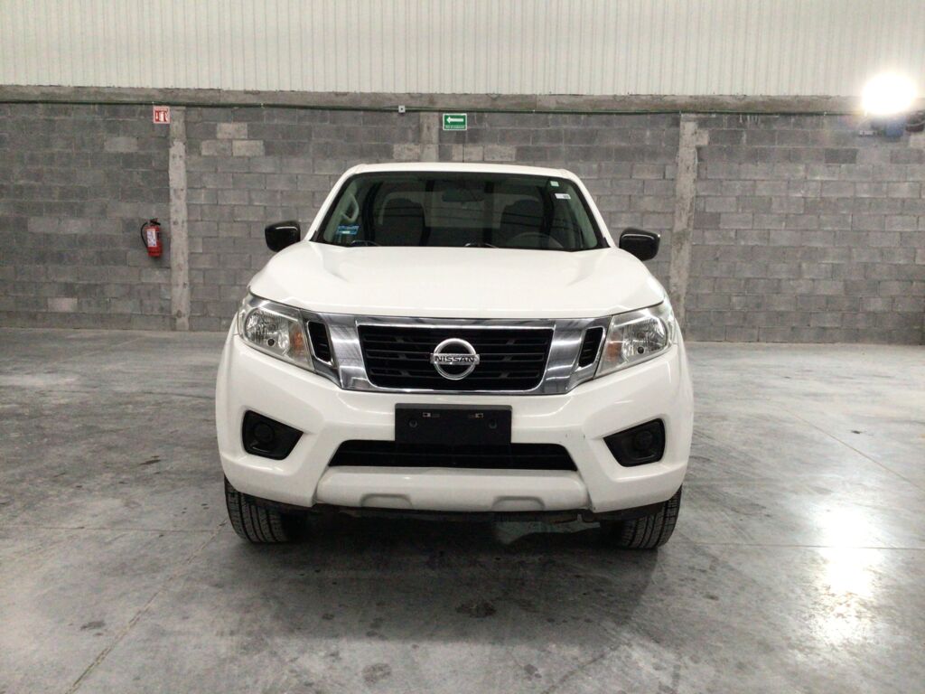 Nissan NP300 Frontier 2018 4p XE L4/2.5 Man Paq. Seg. 2018 Nissan NP300 Frontier Venta Exteriores 2