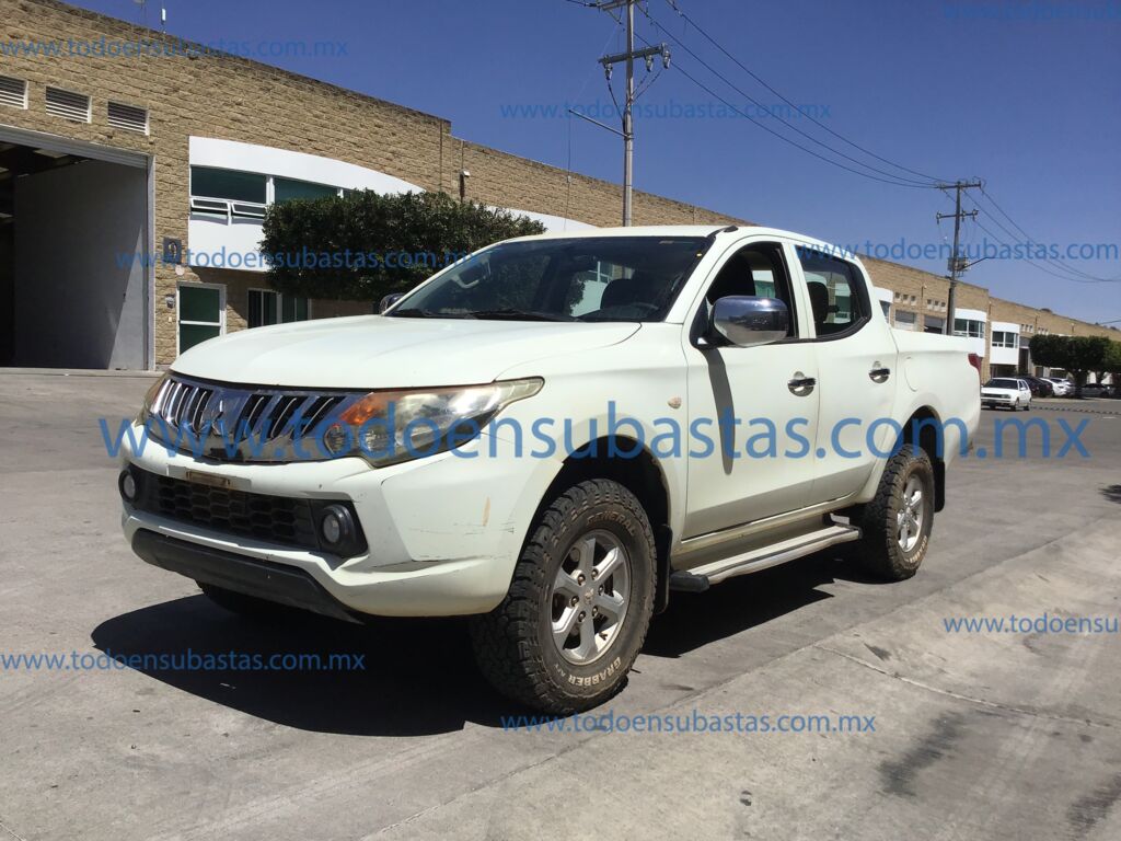 Mitsubishi L200 2016 4p Doble L4/2.5/T Diesel Man 4X4 2016 Mitsubishi L200 Ingreso Exteriores 0