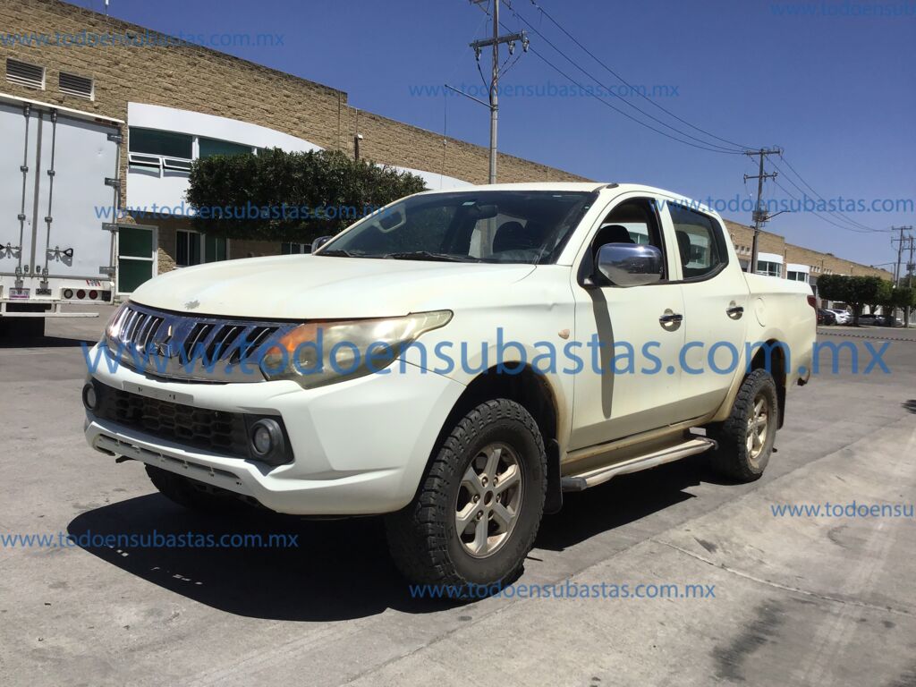 Mitsubishi L200 2016 4p Doble L4/2.5/T Diesel Man 4X4 2016 Mitsubishi L200 Ingreso Exteriores 0