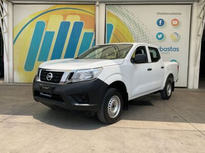 Nissan NP300 Doble Cabina 2020 4p SE L4/2.5 Man A/A Paq. Seg.